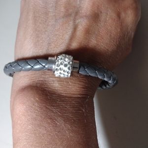 Megnetic pull faux diamond and leather bracelet.
